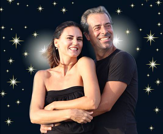 Da quali stelle siamo caduti?, la prima commedia extrasensoriale ambientata in un bagno domestico